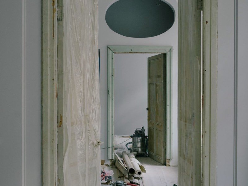 Tuberías de PVC en obra durante una instalación hidráulica y sanitaria